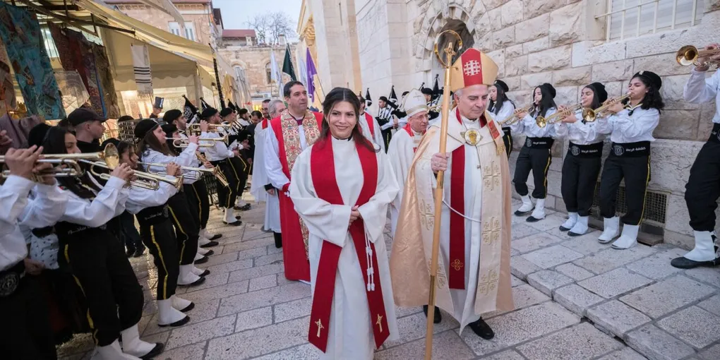 Albus to imię dyrektora Hogwartu i nie jest to przypadek. Albus, to po łacinie...