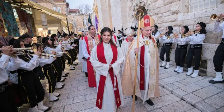 Albus to imię dyrektora Hogwartu i nie jest to przypadek. Albus, to po łacinie...