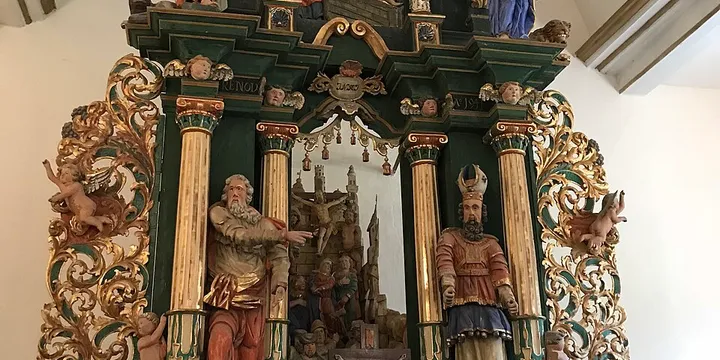 Windą do nieba! - to utwór, który debiutował w roku w którym tron biskupa Rzymu...