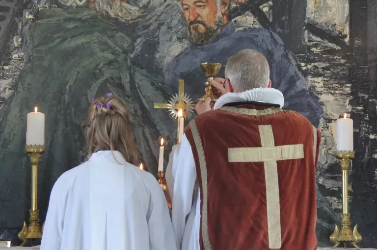 Widzialne Słowo - tym określeniem luterański teolog Jerzy Sojka nazywa...