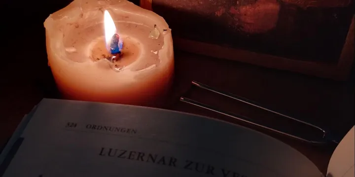 Lucernarium - to liturgiczny obrzęd uroczystego zapalenia świateł towarzyszący...