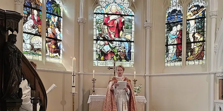 Wspólne korzenie liturgii zachodniej u luteran najlepiej dostrzec tam, gdzie...