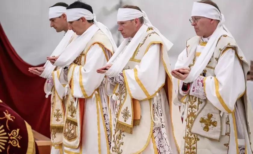 Witamy za Tybrem, bracia lefebryści! Mamy tu wiarę, zbawienie, sakramenty,...