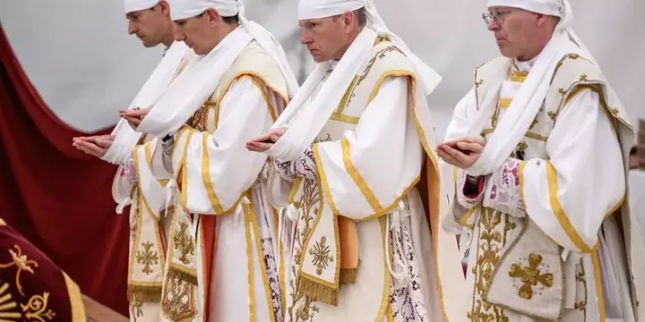 Witamy za Tybrem, bracia lefebryści! Mamy tu wiarę, zbawienie, sakramenty,...