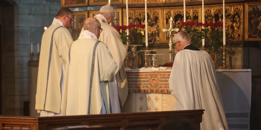 Z pewnością mój kościół, Kościół Szwecji, oraz wszystkie kościoły, które...